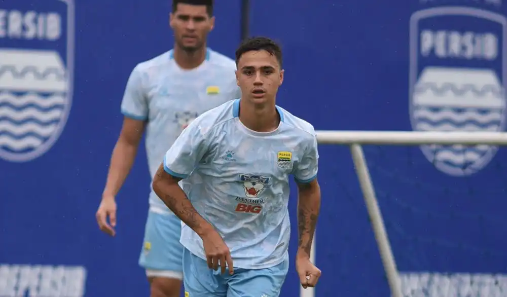 Persib Waspadai Putaran Kedua Super League 2025/26, Eliano Reijnders Ingatkan Tim Tetap Fokus