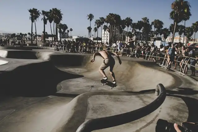 Era 90-an: Street Skateboarding Menguasai Dunia