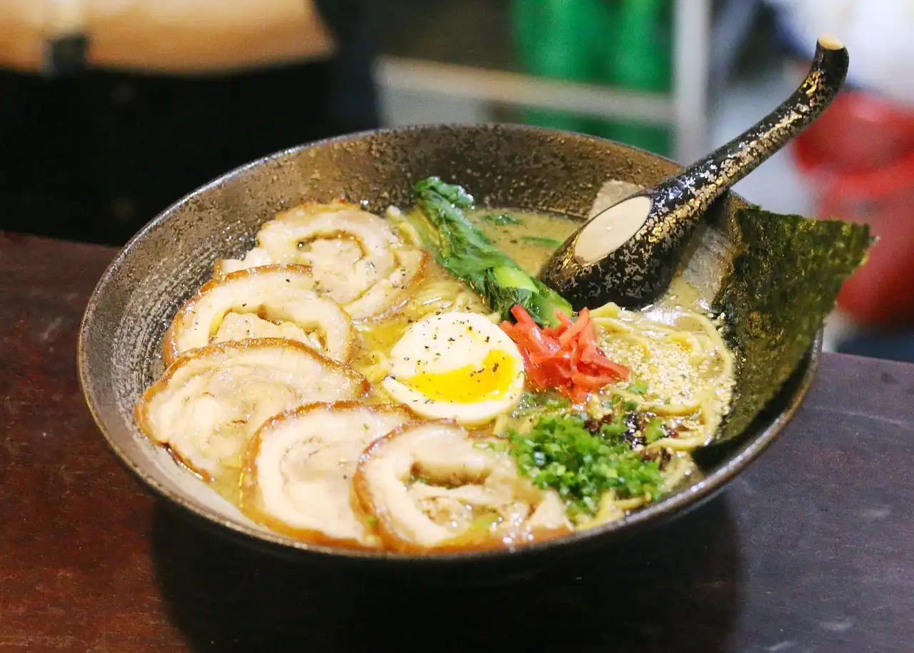 Pengen Ramen Enak Tanpa Mahal & Jauh? Cek Ini!