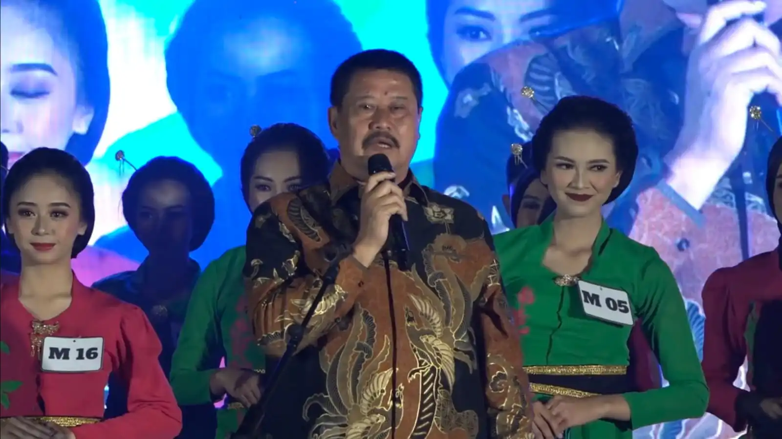 Malam Puncak Mojang Jajaka Bandung Barat 2025, Pesona Budaya Sunda Memikat Penonton