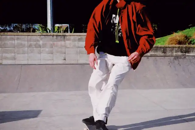 Fashion Skate 2025: Jaket Kargo, Celana Loose Fit, dan Branding Skate Lokal