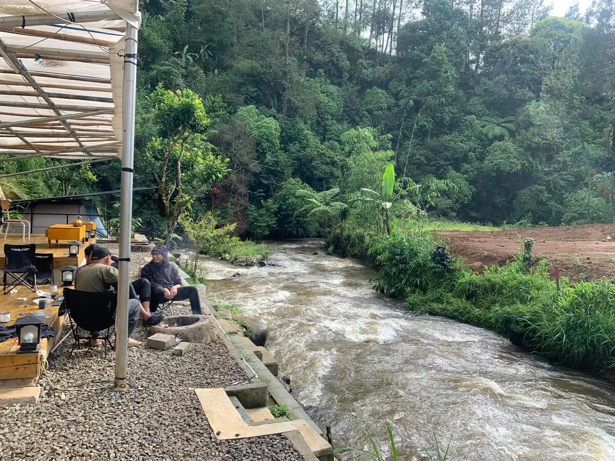Menikmati Sensasi Glamping di Tepi Sungai: Pesona Tepian Rahong Pangalengan: Ini Harga Masuknya