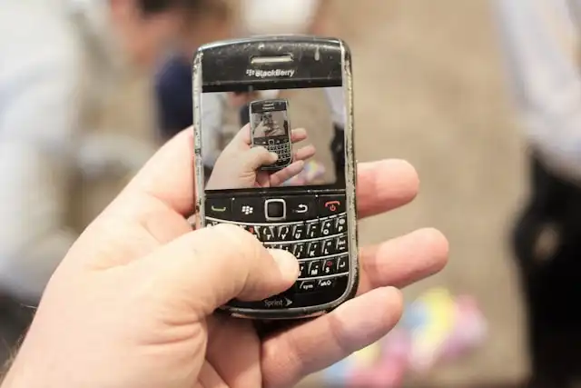 Dari Papan QWERTY ke Nostalgia: Sejarah BlackBerry dan Nasibnya Sekarang