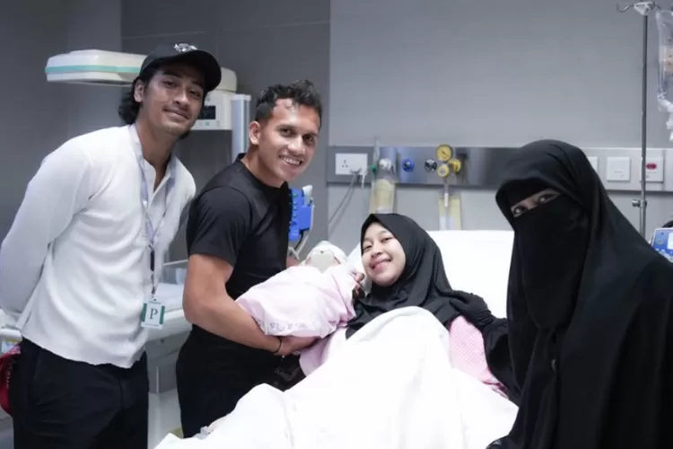 Egy Maulana Vikri Resmi Menjadi Ayah: Baby Elara Lengkapi Senyum Keluarga