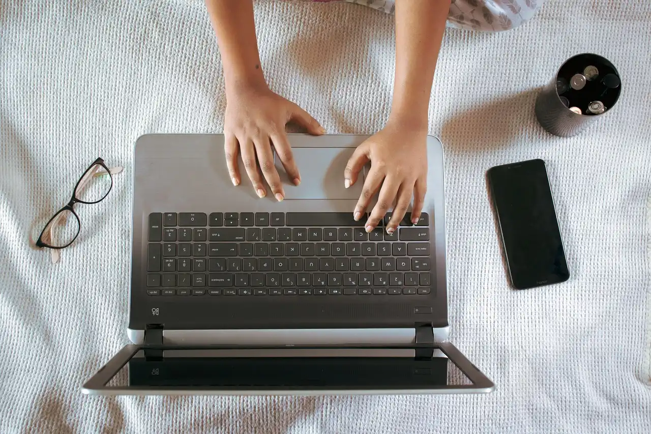 Kecanduan Gadget? Cek HP Pagi Jadi Kebiasaan?