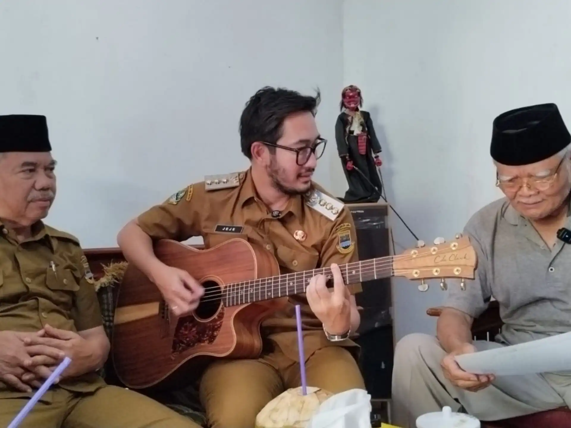 Jeje Ritchie Silaturahmi ke H. Ase Rukmantara, Janjikan Perlindungan HAKI Karatagan Bandung Barat