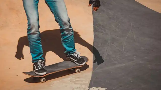 Skateboard dan Dunia Fashion: Kolaborasi Brand Besar yang Mengubah Gaya Jalanan