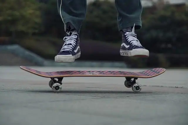 Ollie: Gerbang Tol Menuju Dunia Per-Skate-an yang Sesungguhnya (dan Cara Menaklukkannya!)