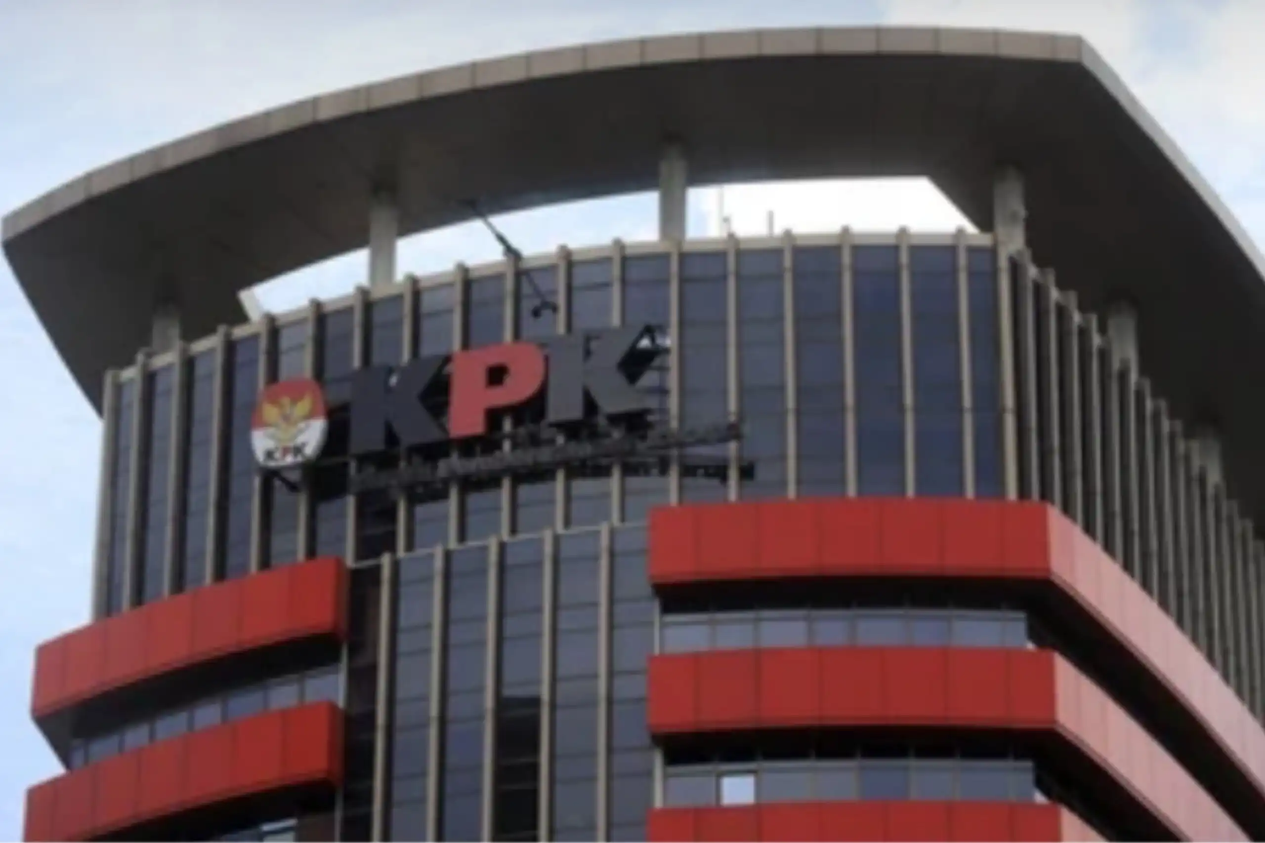 Vonis 3,5 Tahun Gugur oleh Amnesti: Hasto Resmi Bebas, KPK Tak Lanjutkan Penyidikan