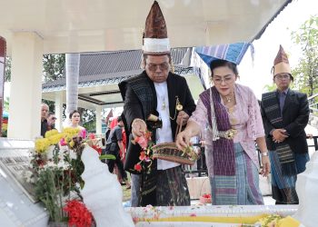 Wali Kota Pematangsiantar Wesly Silalahi dan Wakil Wali Kota Herlina Berziarah Ke Makam Raja Siantar di Desa Senggoro Kecamatan Bengkalis 
