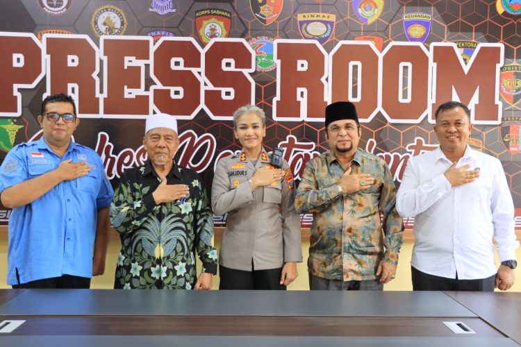 Terima Audiensi Ketua MUI Kota Pematangsiantar, Kapolres Mohon Dukungan Terima Audiensi Ketua MUI Kota Pematangsiantar, Kapolres Mohon Dukungan