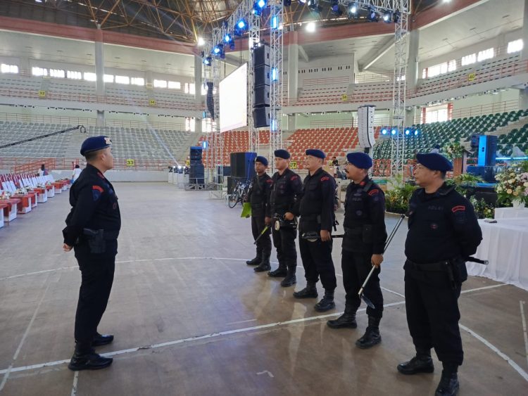 Brimob Polda Sumut Laksanakan Sterilisasi Ibadah Paskah Raya di Gedung Serbaguna Pemprovsu