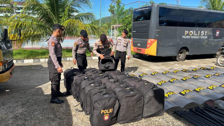 Polres Tapteng Siapkan Peralatan Pengendalian Massa Di Mayday