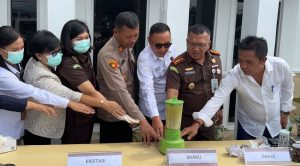 Kejari Toba Musnahkan Barang Bukti yang Telah Berkekuatan Hukum Tetap