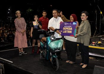 Puncak Hari Jadi Ke-154, Wali Kota Pematangsiantar Wesly Silalahi SH MKn bersama Unsur Forkopimda Menyaksikan Konser di Lapangan Adam Malik