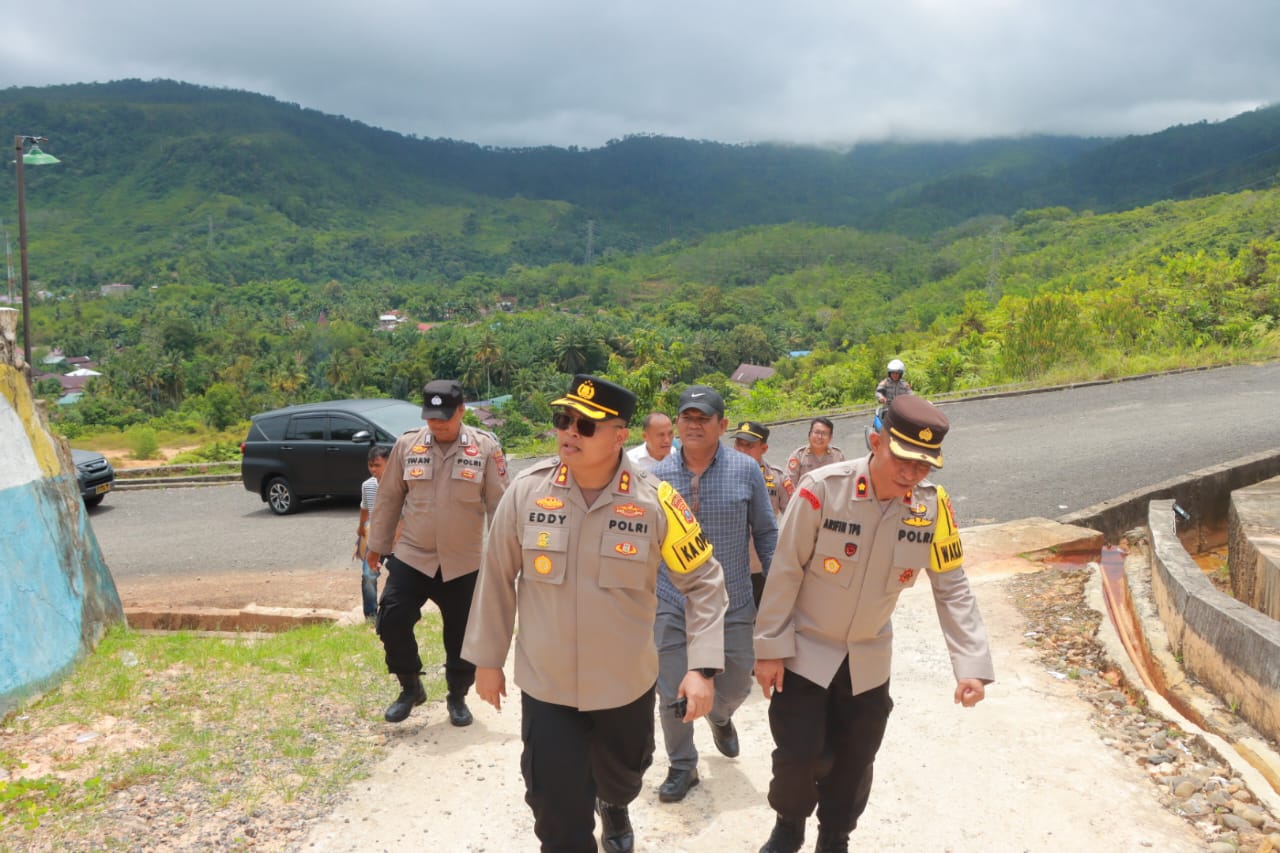 Polres Sibolga Manfaatkan Lahan Tidur pembudidayaan Jamur