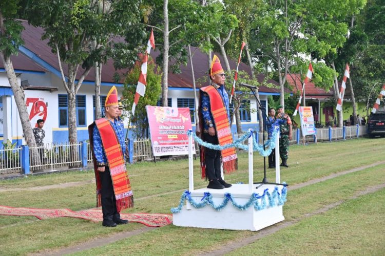 Bupati Masinton Pasaribu Bertindak Selaku Pembina Upacara Hari Pendidikan Nasional Tingkat Kabupaten Tapanuli Tengah