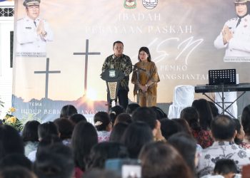 Wali Kota Pematangsiantar Wesly Silalahi dan Ketua TP PKK Mengikuti Ibadah Perayaan Paskah bersama ASN