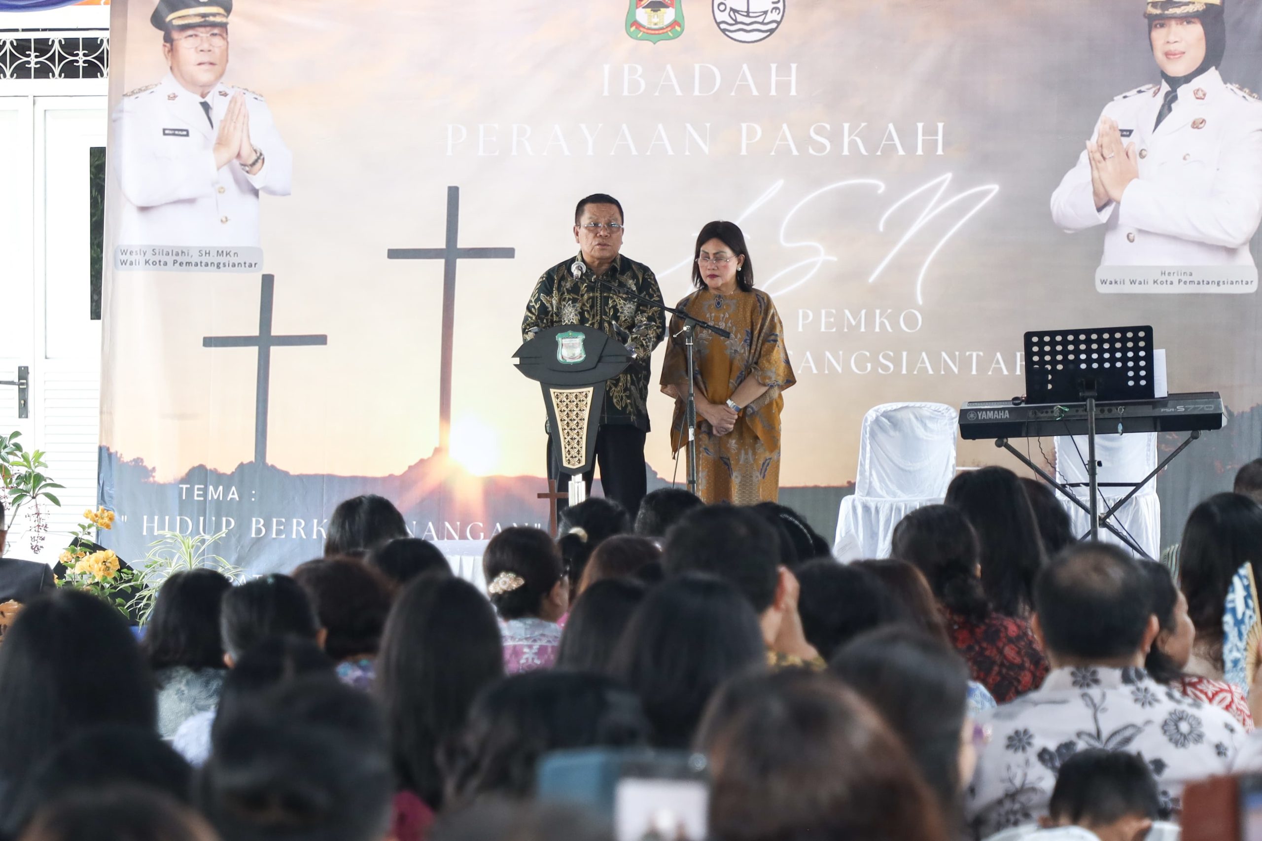 Wali Kota Pematangsiantar Wesly Silalahi dan Ketua TP PKK Mengikuti Ibadah Perayaan Paskah bersama ASN Wali Kota Pematangsiantar Wesly Silalahi dan Ketua TP PKK Mengikuti Ibadah Perayaan Paskah bersama ASN