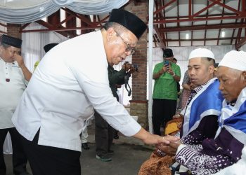 Wali Kota Pematangsiantar Wesly Silalahi SH Menepung-tawari Jamaah Calon Haji/Hajjah Kota Pematangsiantar Tahun 1446 H/2025 M