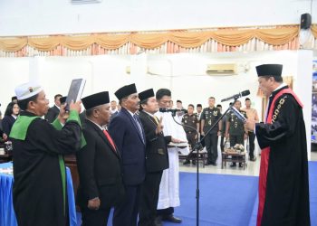 Sekdakab Tapteng Hadiri Pelantikan dan Pengucapan Sumpah Janji Pimpinan DPRD Tapanuli Tengah Masa Jabatan 2025-2030