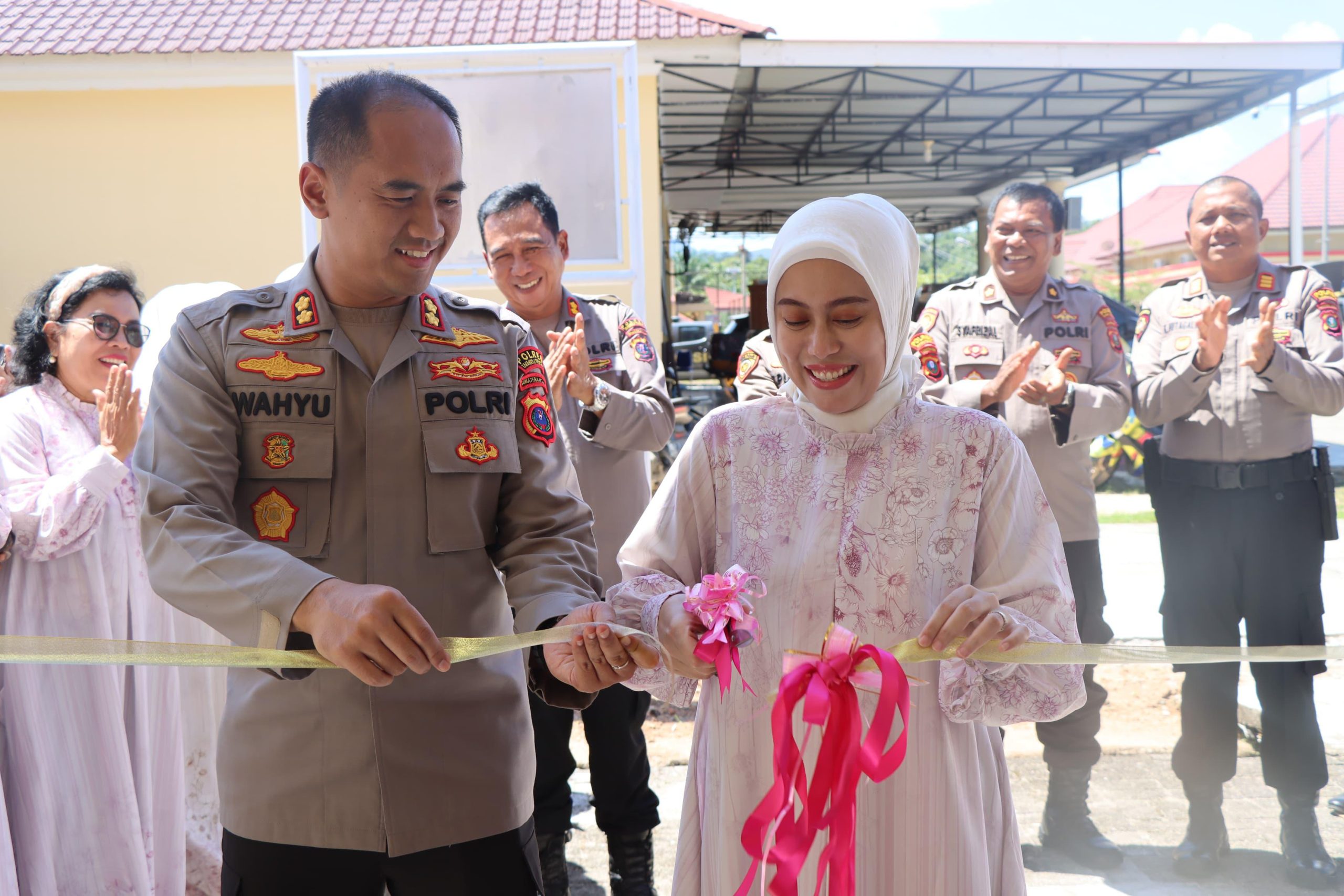 Kapolres Tapteng Resmikan Renovasi Kantor Bhayangkari Cabang Tapteng Kapolres Tapteng Resmikan Renovasi Kantor Bhayangkari Cabang Tapteng