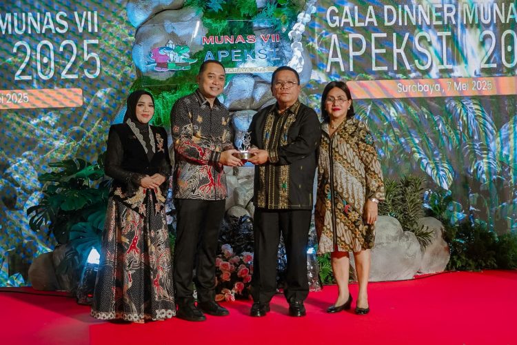Wali Kota Pematangsiantar Wesly Silalahi Menghadiri acara Gala Dinner dalam rangkaian Munas VII APEKSI Tahun 2025