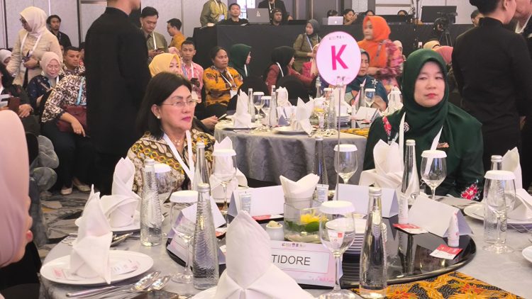 Ketua TP PKK Kota Pematangsiantar Ny Liswati Wesly Silalahi Menghadiri Ladies Program Yang Digelar Di Surabaya