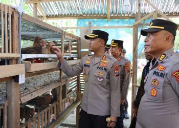 Dukung Ketahanan Pangan, Polisi di Tapteng Berdayakan Warga Lewat Usaha Ternak Ayam