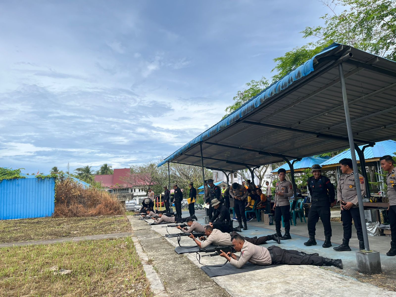 Brimob, Polres Nias dan TNI AL Latihan Menembak Bersama di Nias Selatan Dalam Upaya Memperkuat Sinergitas Brimob, Polres Nias dan TNI AL Latihan Menembak Bersama di Nias Selatan Dalam Upaya Memperkuat Sinergitas