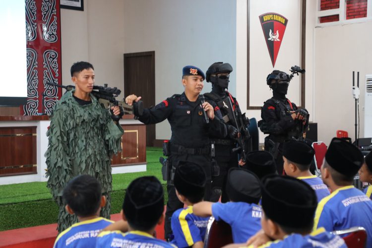 Misi Spesial Anak SDIT di Markas Brimob Polda Sumut, Serunya Belajar dari Pasukan Elit Polri