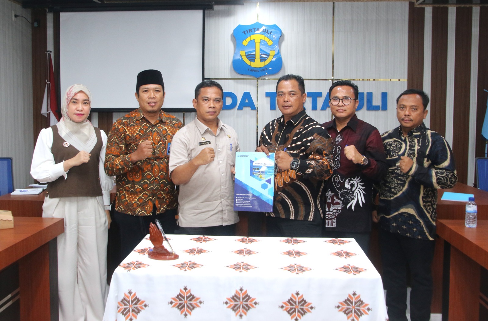 Wali Kota Pematangsiantar Wesly Silalahi Diwakili Sekda Ikuti Rapat Tahunan Perumda Air Minum Tirta Uli dan Penetapan Deviden Tahun Buku 2024 Wali Kota Pematangsiantar Wesly Silalahi Diwakili Sekda Ikuti Rapat Tahunan Perumda Air Minum Tirta Uli dan Penetapan Deviden Tahun Buku 2024