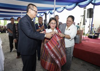 Ketua TP PKK Kota Pematangsiantar Ny Liswati Wesly Silalahi Menghadiri Ibadah dan Perayaan Paskah HKBP Distrik V Sumatera Timur Tahun 2025