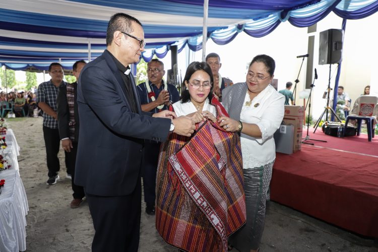 Ketua TP PKK Kota Pematangsiantar Ny Liswati Wesly Silalahi Menghadiri Ibadah dan Perayaan Paskah HKBP Distrik V Sumatera Timur Tahun 2025