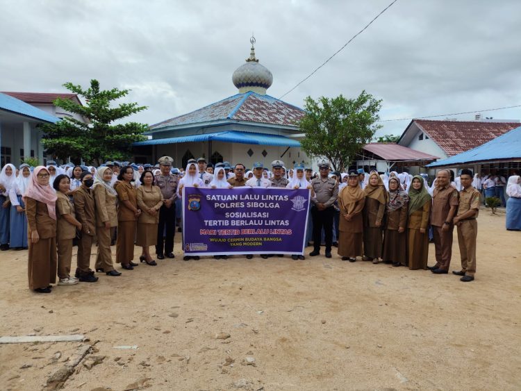 Police Goes To School, Satuan Lalu Lintas Polres Sibolga Berikan Himbauan Tertib Berlalu Lintas Di SMAN 3 Sibolga