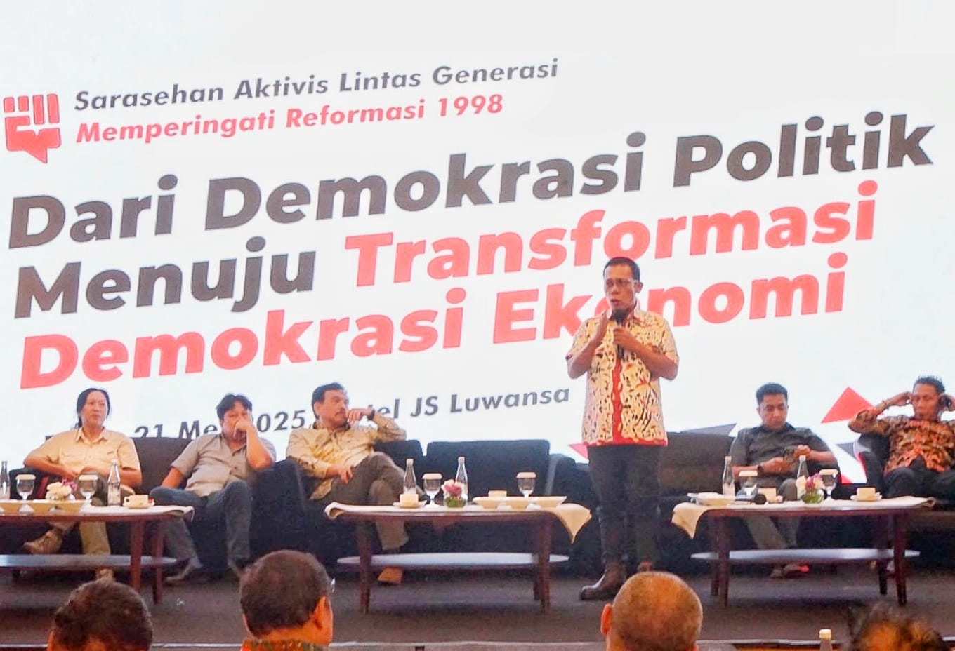 Bupati Tapteng Hadiri Sarasehan Aktivis '98, Bertajuk Dari Demokrasi Politik Menuju Transformasi Demokrasi Ekonomi