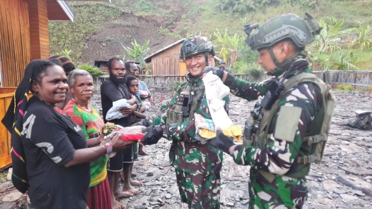 Dari Medan Terjal ke Hati Warga, Heroisme TNI yang Tak Terlihat di Layar Kaca
