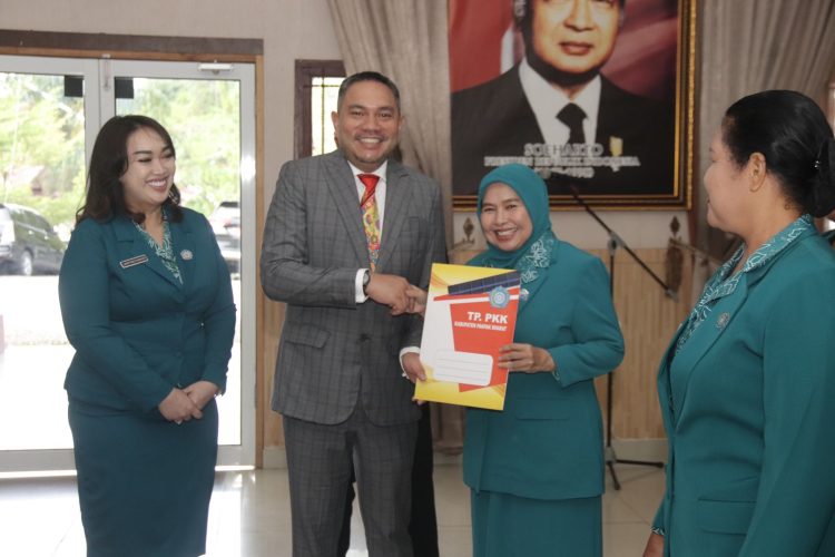Bupati Pakpak Bharat Kukuhkan Pengurus Tim Penggerak PKK Pakpak Bharat Periode 2025-2030