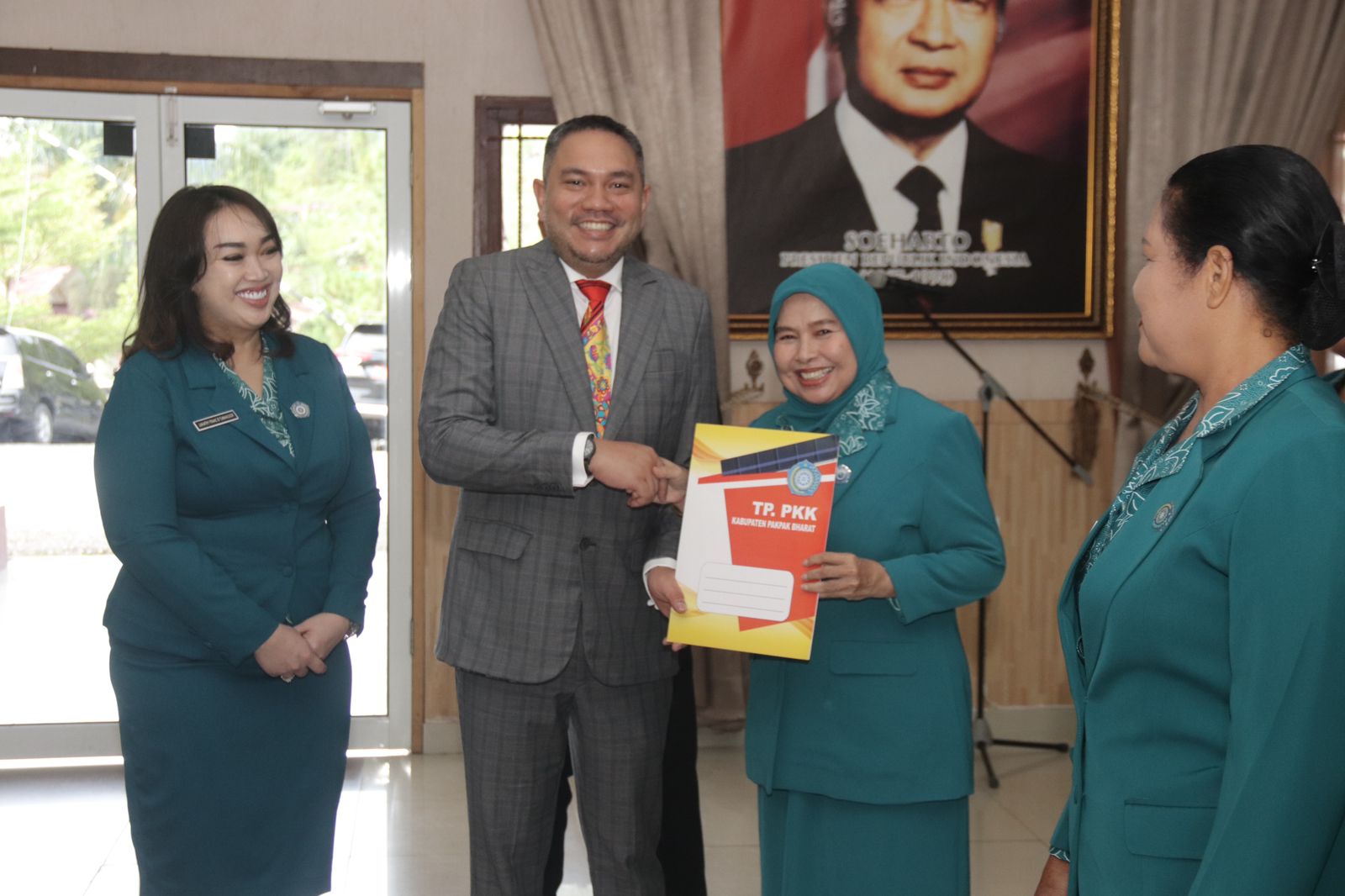 Bupati Pakpak Bharat Kukuhkan Pengurus Tim Penggerak PKK Pakpak Bharat Periode 2025-2030