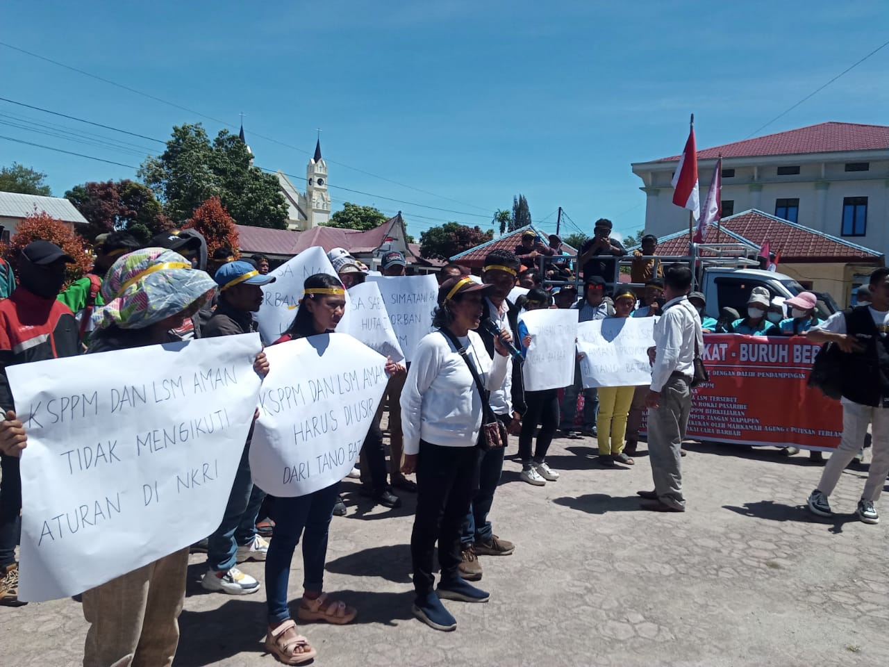 Gerakan Masyarakat Buruh Bersatu Demo Serukan Tolak LSM AMAN dan KSPPM Gerakan Masyarakat Buruh Bersatu Demo Serukan Tolak LSM AMAN dan KSPPM