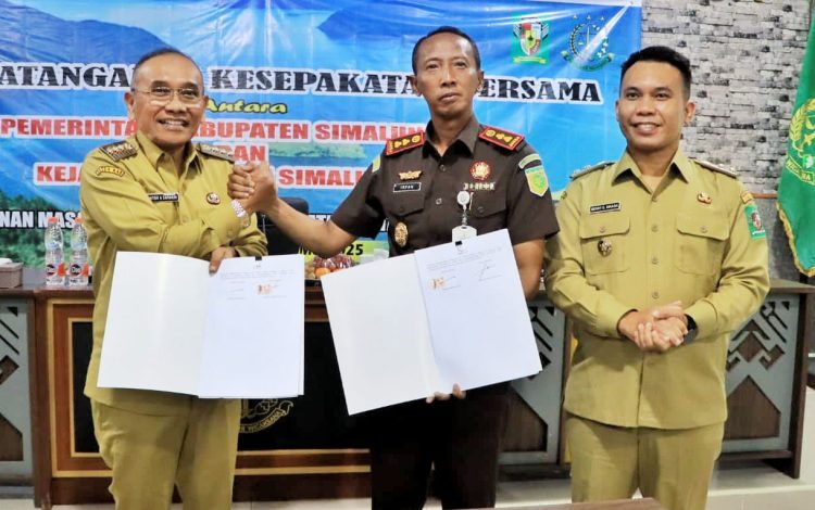 Dalam Rangka Penanganan Hukum Perdata dan Tata Usaha Negara, Bupati Simalungun dan Kajari Tandatangani Nota Kesepakatan