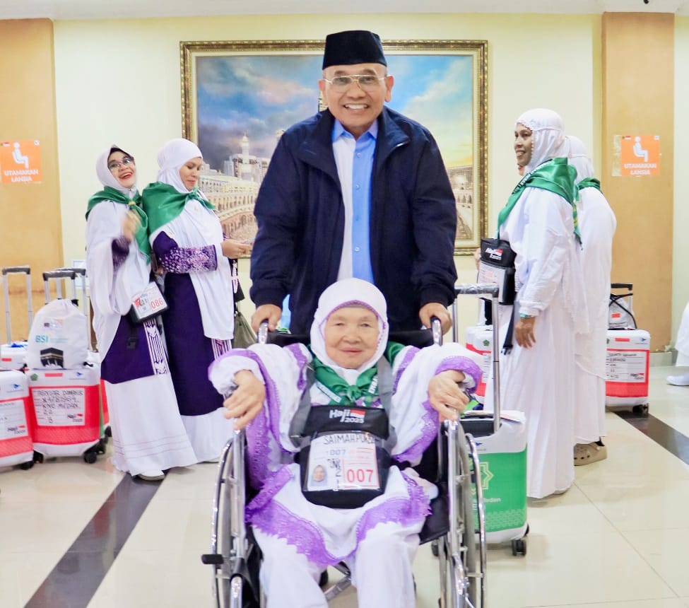 Bupati Simalungun Berangkatkan Langsung Jamaah Calhaj Tahun 1446 H/2025 M Menuju Tanah Suci Makkah