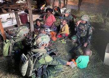 Honai yang Berbisik, TNI yang Mendengar: Kisah Satgas TNI Menyembuhkan Lelah Papua