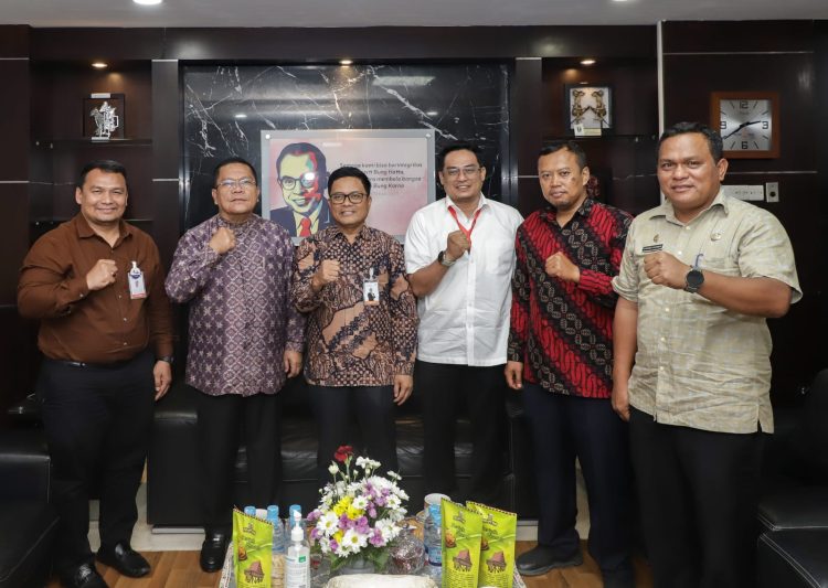 Wali Kota Pematangsiantar Wesly Silalahi bersama Kepala Bank Sumut Cabang Pematangsiantar Dan Pimpinan OPD bertemu Dirut PT Bank Sumut 