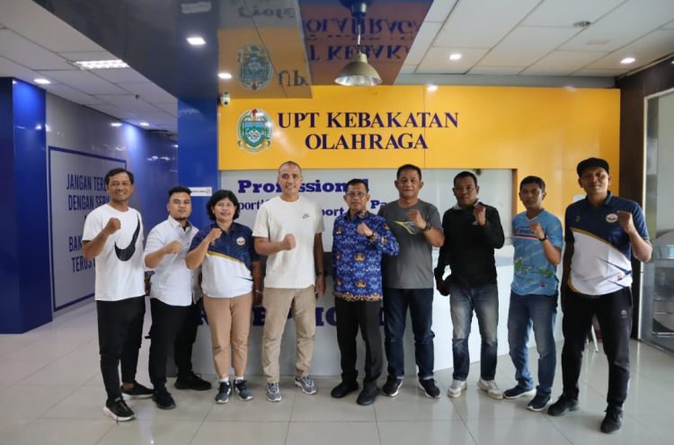 Ipunk Ajak Sahari Gultom Sang Legenda Sepakbola Mengabdikan Diri Pada Spobnas Dispora Sumut Ipunk Ajak Sahari Gultom Sang Legenda Sepakbola Mengabdikan Diri Pada Spobnas Dispora Sumut