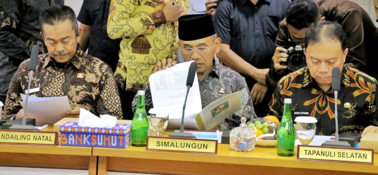 Hadiri RUPS Luar Biasa PT Bank Sumut, Bupati Simalungun Anton Achmad Saragih: “Bank Sumut Mitra Strategis Kita Di Kabupaten Simalungun”
