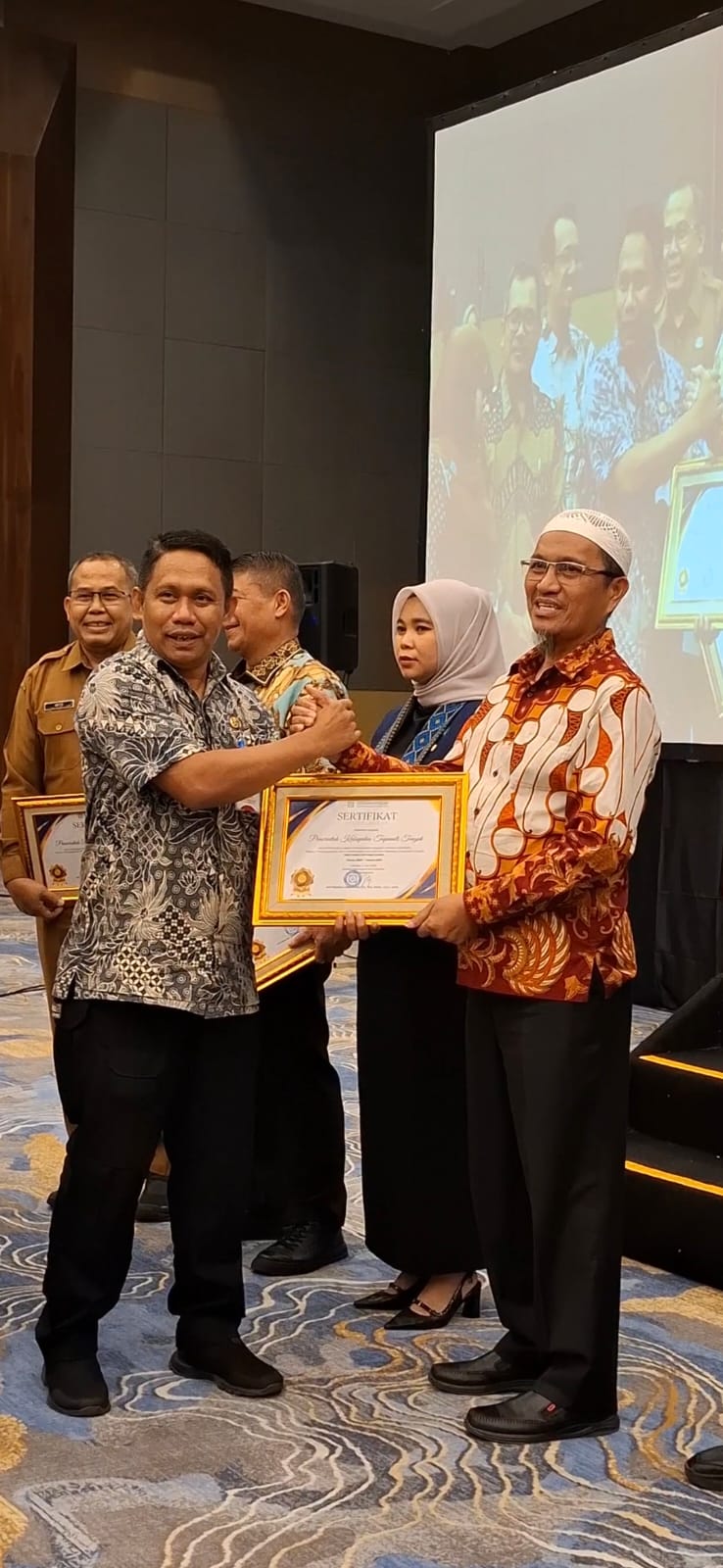 Pemerintah Kabupaten Tapanuli Tengah Terima Penghargaan Dari BPJS Kesehatan Pusat Jakarta