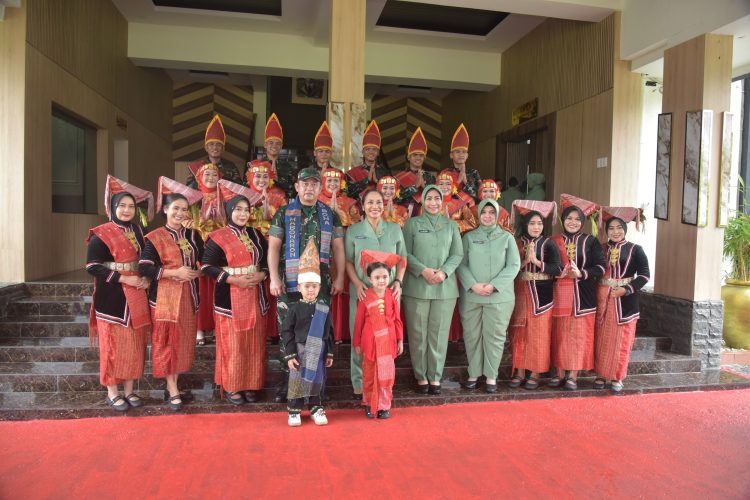 Kunjungi Korem 022/PT, Kasad Ajak Prajurit Pegang Teguh Loyalitas dan Cinta Keluarga