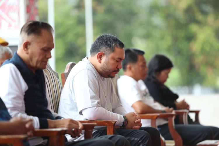 Bupati Pakpak Bharat Franc Benrhard Tumanggor Ajak Aparatur dan Masyarakat Untuk Menanam  di Lingkungan Masing-masing