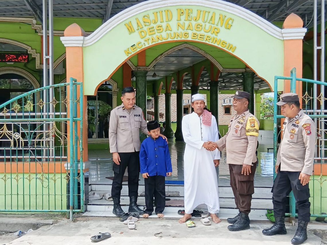 Pendekatan Religius Polsek Tanjung Beringin Gelar Patroli Amankan Salat Jumat